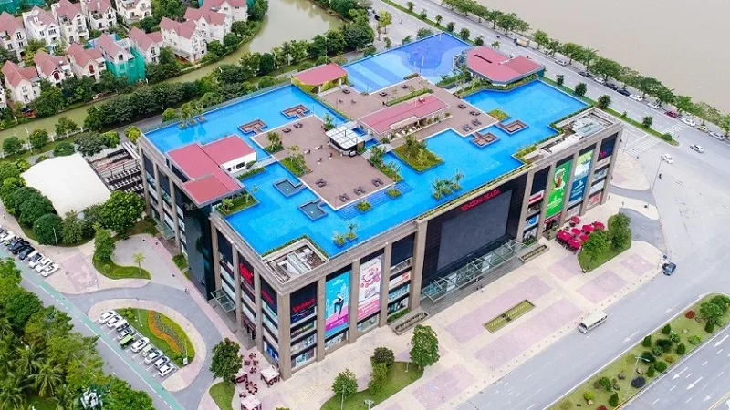 Có những tiện ích hấp dẫn nào ngoài khu đô thị dành cho khách thuê phòng Vinhomes Ocean Park theo ngày?